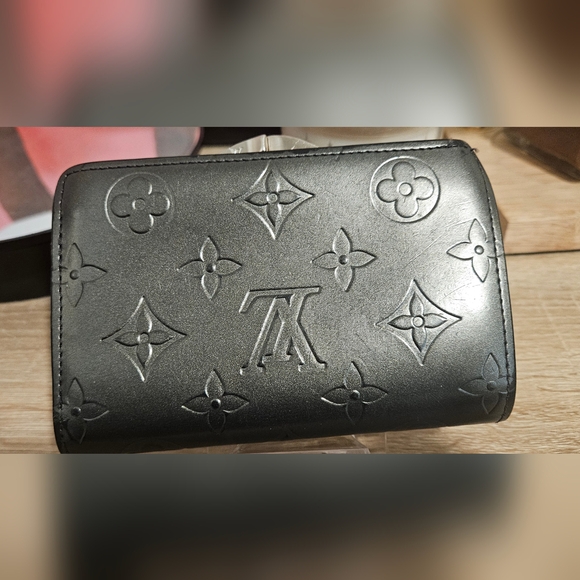 Louis Vuitton Vernis Viennois MV Gris AD Clasp Bifold Wallet - Picture 2 of 15